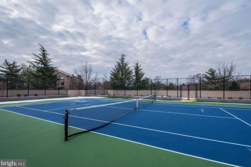 5802 Nicholson Ln, Rockville MD  20852-2965 exterior