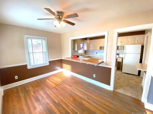 21 Pleasant St, Windsor Locks CT 06096-1439 exterior