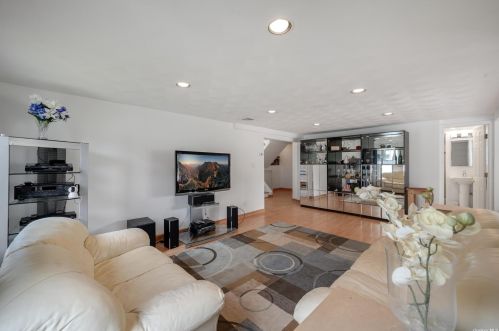 6 Bethal Ln, Commack NY 11725-1003 exterior