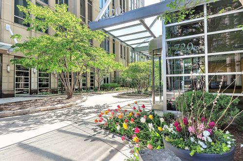 720 Larrabee St, Chicago IL  60654-1874 exterior