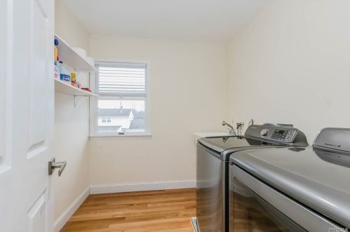 1541 1 St, Babylon NY 11704-5059 exterior