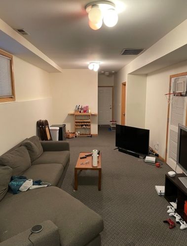 1330 Greenview Ave, Chicago IL 60626-5035 exterior