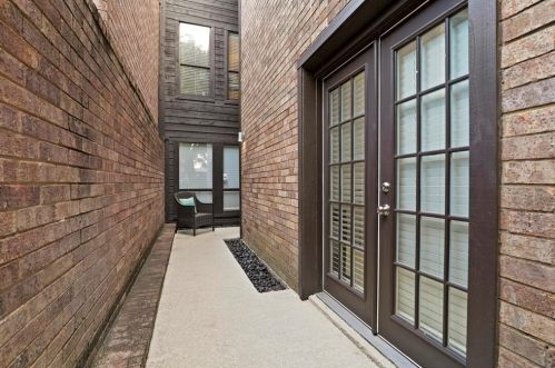 3330 Courtyard Pl, Dallas TX  75234-3758 exterior