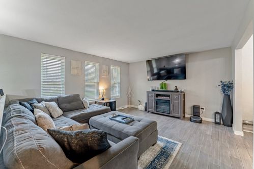 1521 Greendale Dr, Pittsburgh PA  15239-1143 exterior