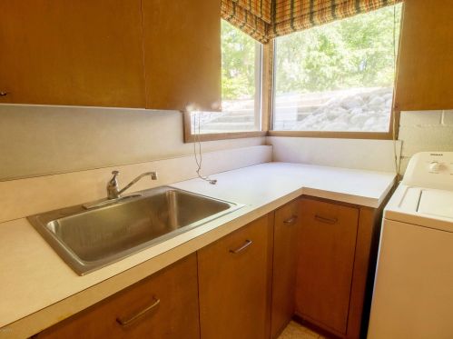 300 Cir Dr, Meskegon MI 49445-2712 exterior