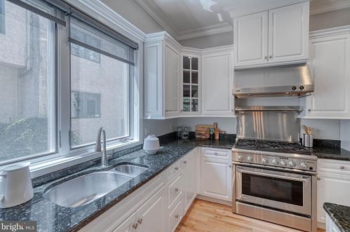 2518 Delancey St, Philadelphia PA 19103-6409 exterior