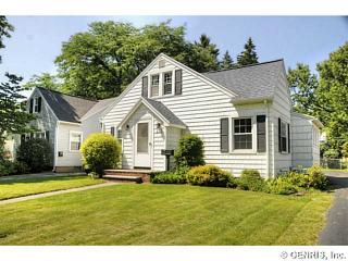 172 Hedgegarth Dr, Rochester, NY 14617-3638