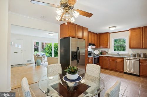 218 Forest Ave, Rockville MD 20850-1820 exterior