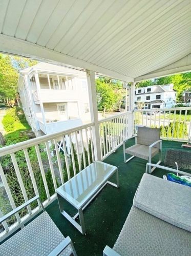 104 Side Pkwy, Newton MA 02458-1816 exterior