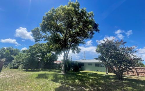 102 Lakehurst, Fort Pierce FL 34983-2545 exterior