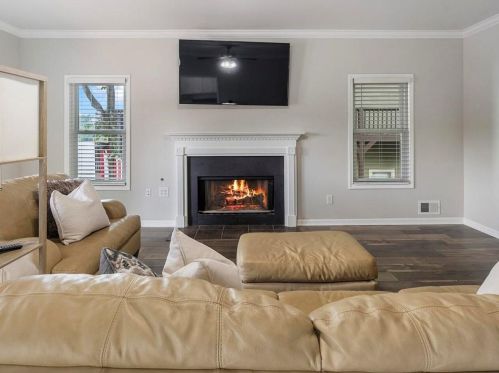 8474 Lake Dr, Lithonia GA  30039-6562 exterior