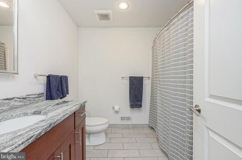 1717 Manton St, Philadelphia PA  19146-3017 exterior