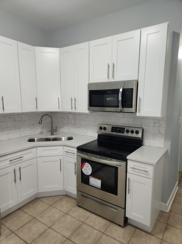 6219 Marshfield Ave, Chicago, IL 60636-2215