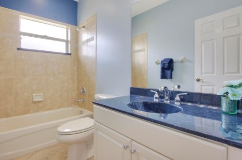 2718 Eagle Dr, Fort Pierce FL 34984-8913 exterior