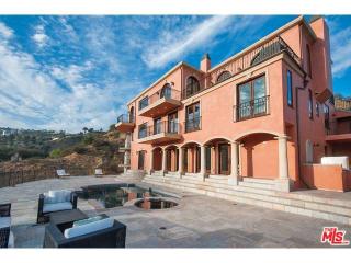 8027 Floral Ave, Los Angeles CA  90046-2116 exterior