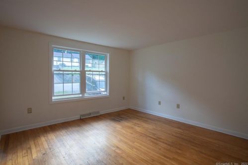 12 Linda Ave, Uncasville CT 06382-1723 exterior