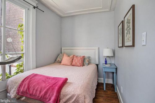 1021 Clinton St, Philadelphia PA  19107-6086 exterior