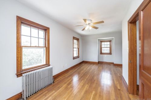 6 Summer St, Enfield CT 06082-2951 exterior