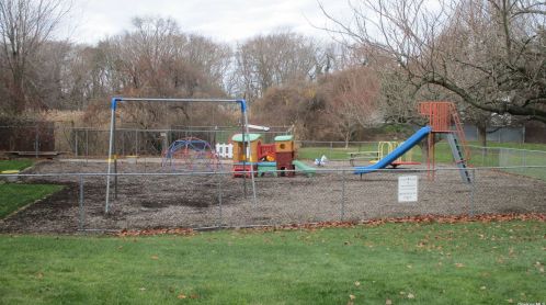 127 Farber Dr, Babylon NY  11704-5140 exterior