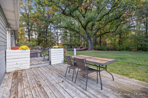 1404 Wolf Lake Rd, Meskegon MI 49442-1948 exterior