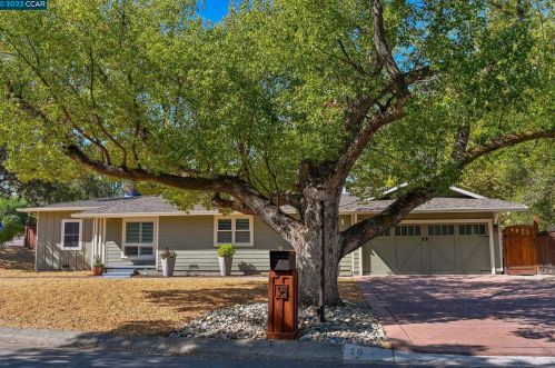 18 Elliot Dr, Concord, CA 94523-3656