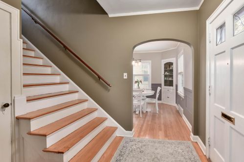 2945 70th St, Milwaukee, WI 53210-1226