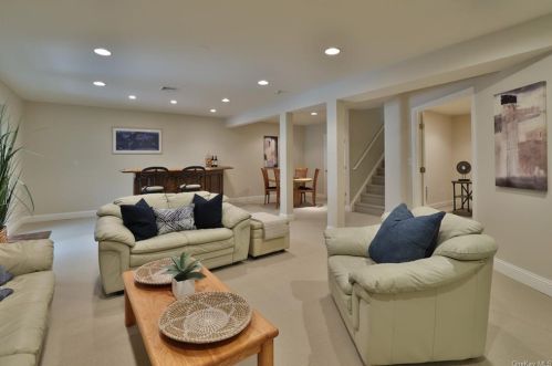 17 Caruso Pl, Armonk NY 10504-1366 exterior