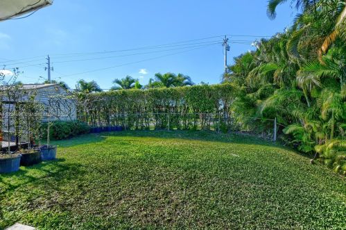 1083 25 Ave, Boynton Beach FL 33435-6731 exterior