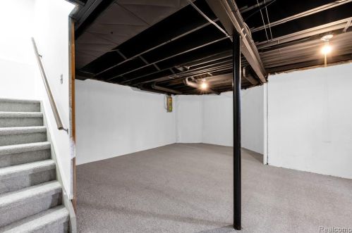 1868 Christy Ct, Rochester MI 48309-3327 exterior