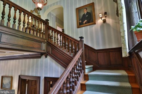 455 Chestnut Hill Ave, Philadelphia PA 19118-2712 exterior