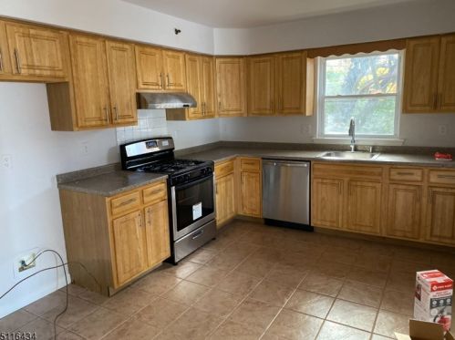 138 Schuyler Ave, Newark NJ  07112-1821 exterior