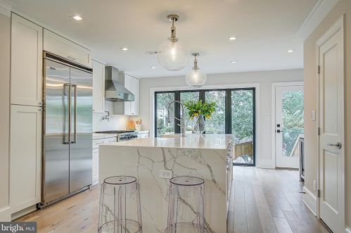 2440 Huidekoper Pl, Washington DC  20007-1826 exterior