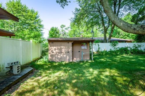 209 Lewis St, Sylvan Beach MI 49461-1507 exterior