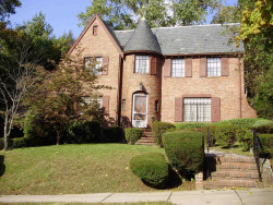 31 Bruce Ln, Newton, MA 02458-2615