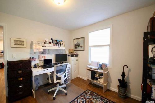 19 Livingston St, Huntington Station NY 11746-4026 exterior