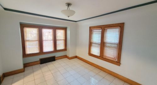 4557 37th St, Milwaukee, WI 53209-5909