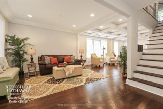 5422 Natoma Ave, Chicago, IL 60638-2412