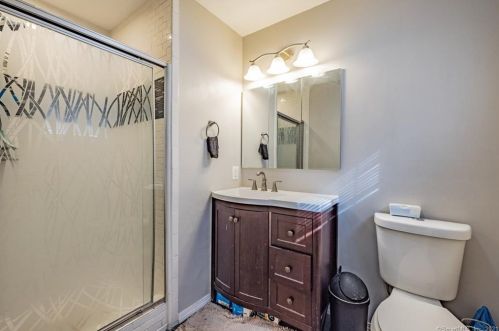 104 Brewster Rd, Enfield CT 06082-4104 exterior