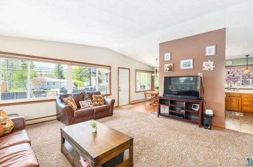 3202 Piedmont Ave, Duluth, MN 55811-2840