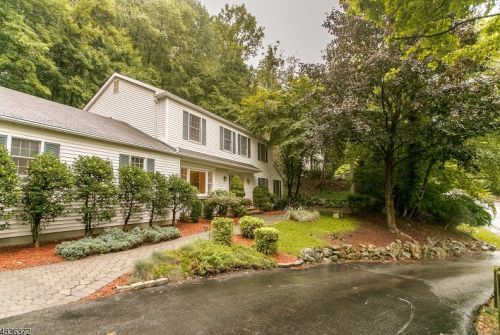 18 Cardinal Dr, Hackettstown, NJ 07840-3019