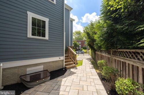 300 Mount Vernon Ave, Alexandria VA  22301-2232 exterior