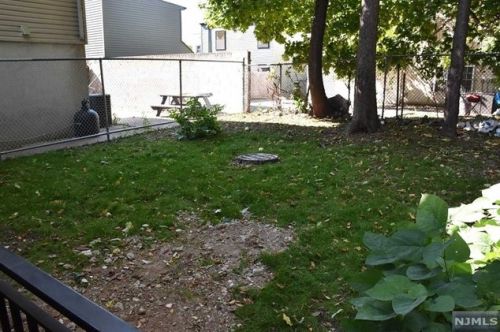 225 9 St, Newark NJ 07107-1907 exterior