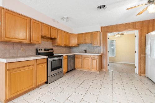 748 Oak St, Fort Pierce FL 34952-1341 exterior