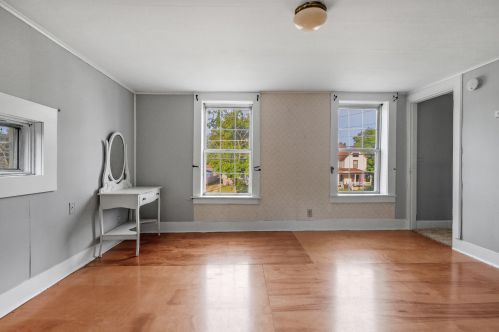 514 Kalamazoo St, Paw Paw MI 49079-1130 exterior