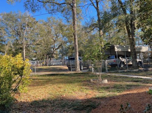 453 Squirrel Rd, Defuniak Springs FL 32433-7682 exterior