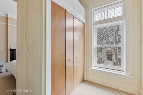 2206 Kenmore Ave, Chicago IL 60613-2916 exterior