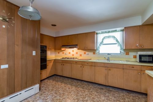 435 Lynn Ter, Waukegan IL 60085-3358 exterior