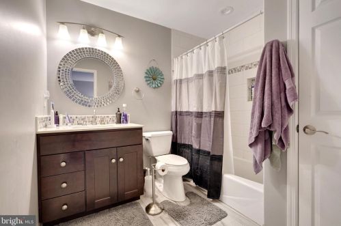 18 Stafford Ct, Trenton NJ 08690-3318 exterior