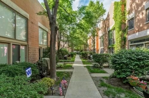 1100 Cornelia Ave, Chicago IL  60657-1508 exterior