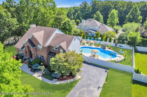 1 Highland Dr, Jackson Twp, NJ 08527-1235